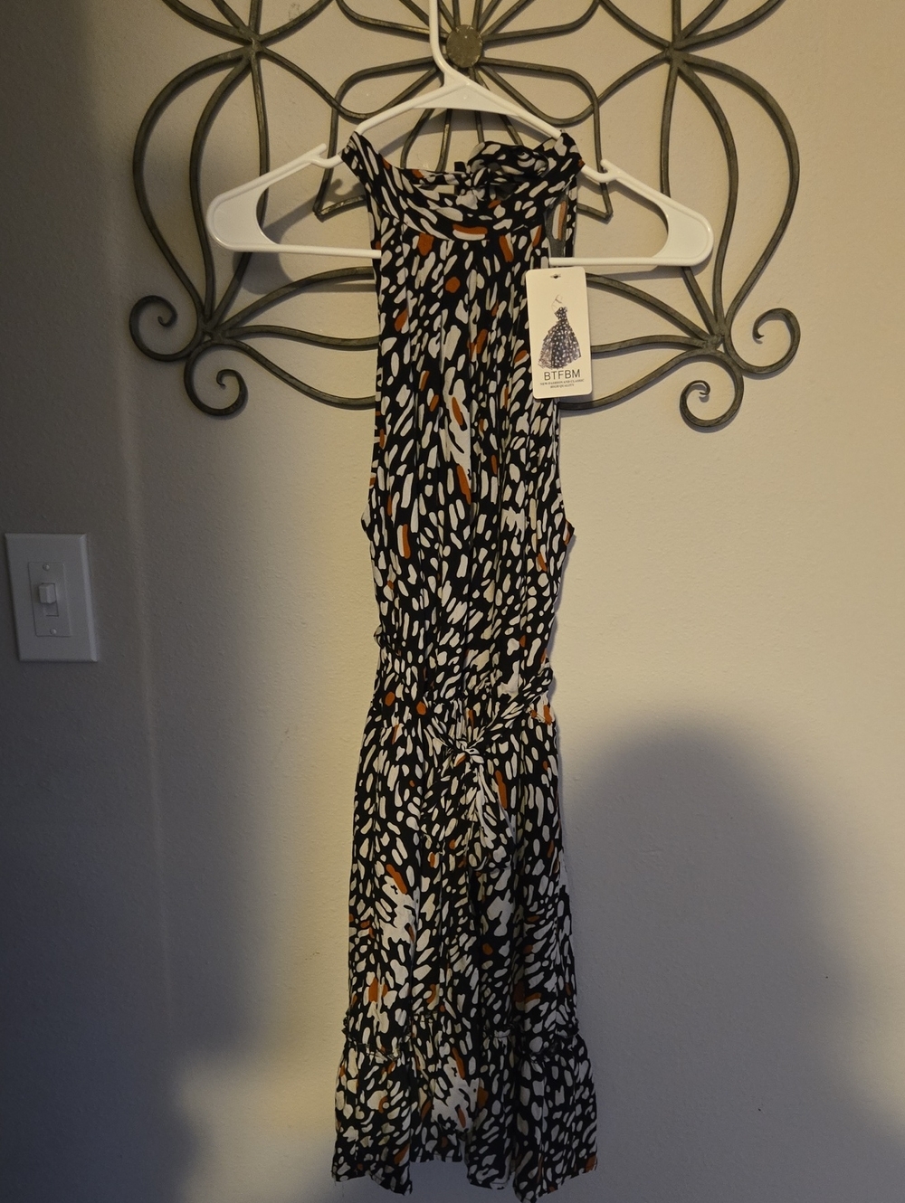 Women’s Black and White Printed Sleeveless Dress